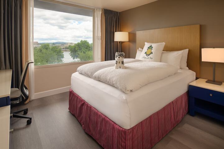 Staypineapple Hotel Rose, Downtown Portland