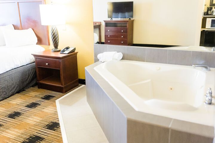 Country Inn & Suites by Radisson Helen, GA