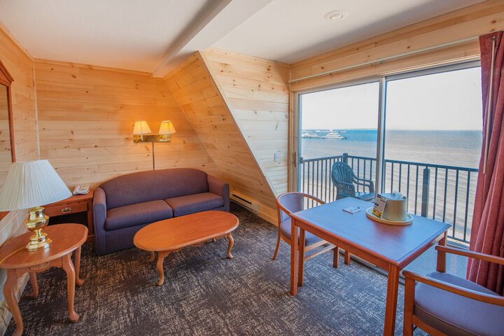 Quality Inn & Suites Mackinaw City Beachfront