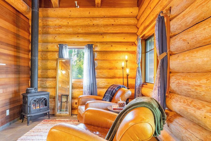 Penn Cove Overlook by Avantstay Cabin w / Views