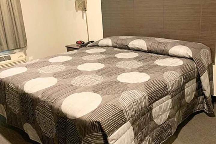 Room 11 of 27