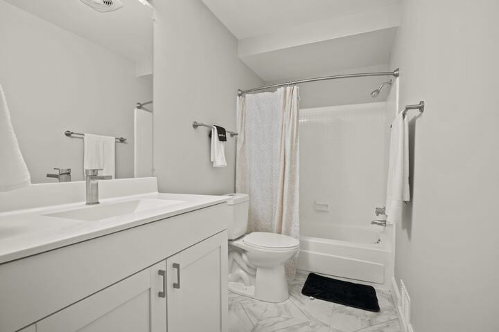2BR Stay Close to Downtown