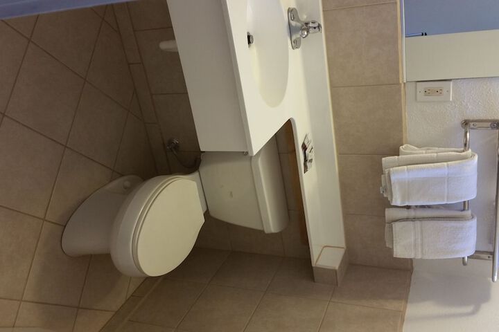 Room 8 of 14