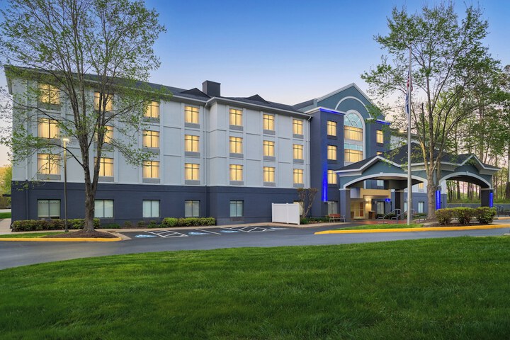 Holiday Inn Express Hotel & Suites Richmond-Brandermill by IHG