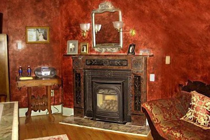 Room 11 of 24