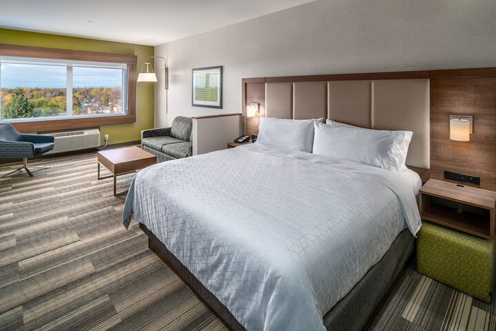 Holiday Inn Express & Suites Brandon by IHG