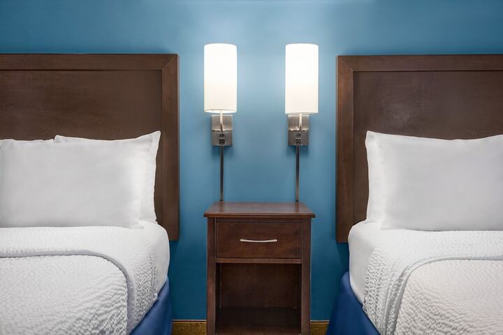 Room 9 of 32