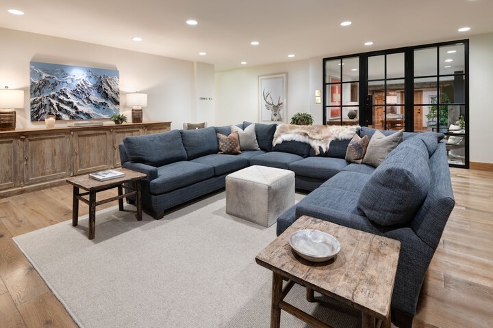 Lounge 57 of 71