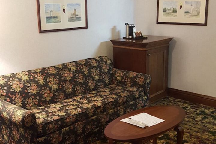 Best Western Plus Dockside Waterfront Inn