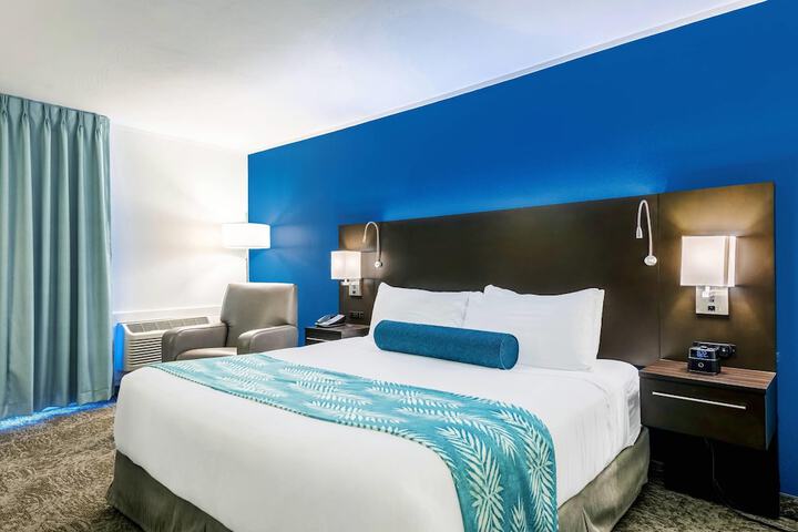 Oasis Hotel & Convention Center an Ascend Collection Hotel