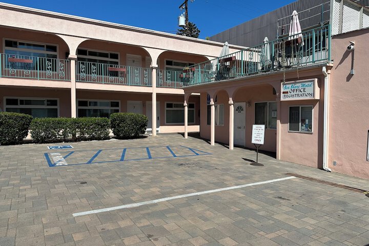 Hotel 6 of 53