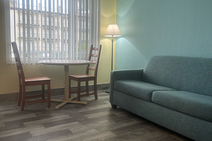 Room 50 of 61