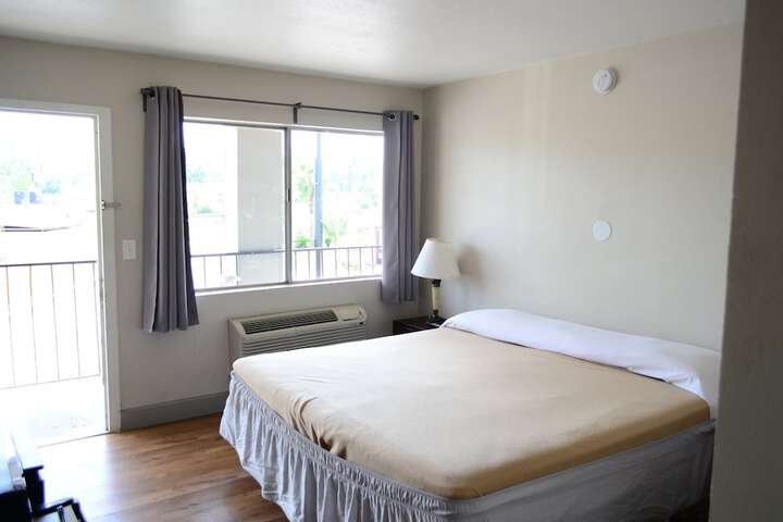 Room 10 of 32