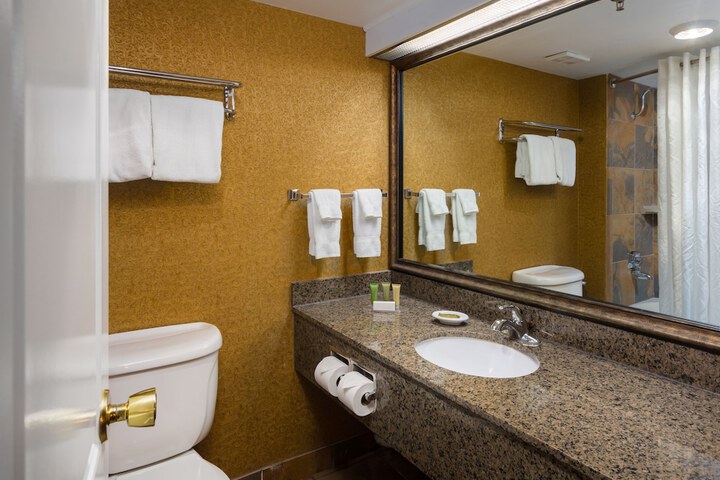 Room 11 of 32