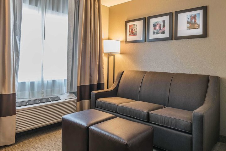 Room 27 of 48