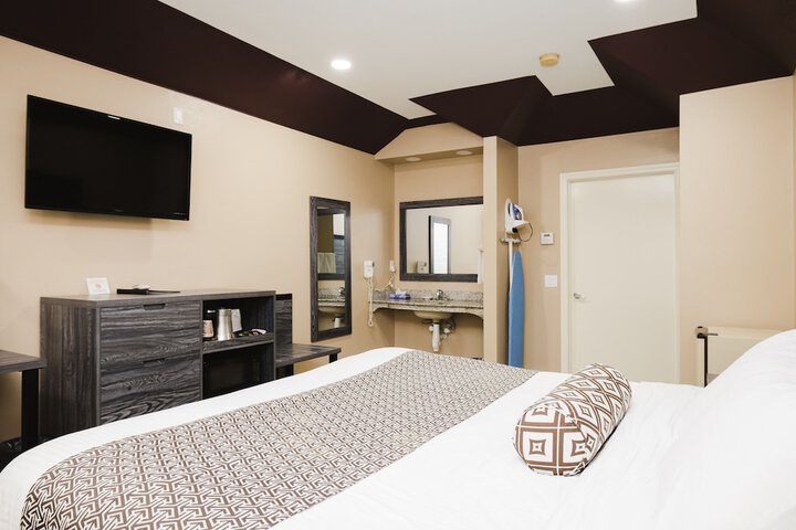 Room 80 of 85