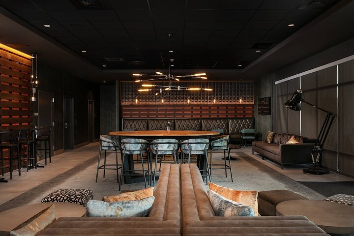 Lounge 47 of 55