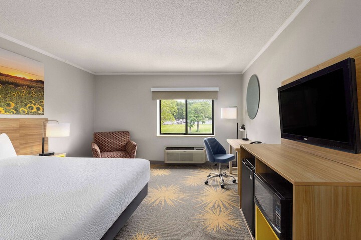 Room 35 of 66