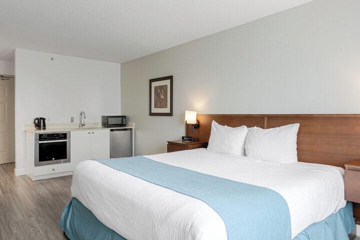Ramada by Wyndham Surrey / Langley