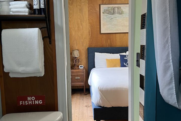 Room 51 of 99