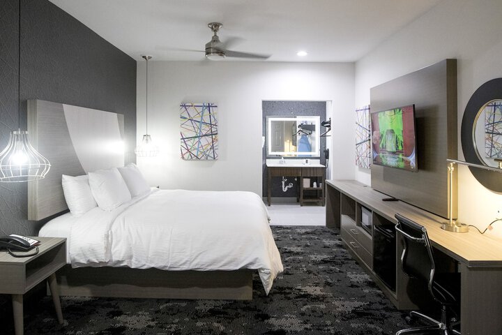 Room 26 of 32
