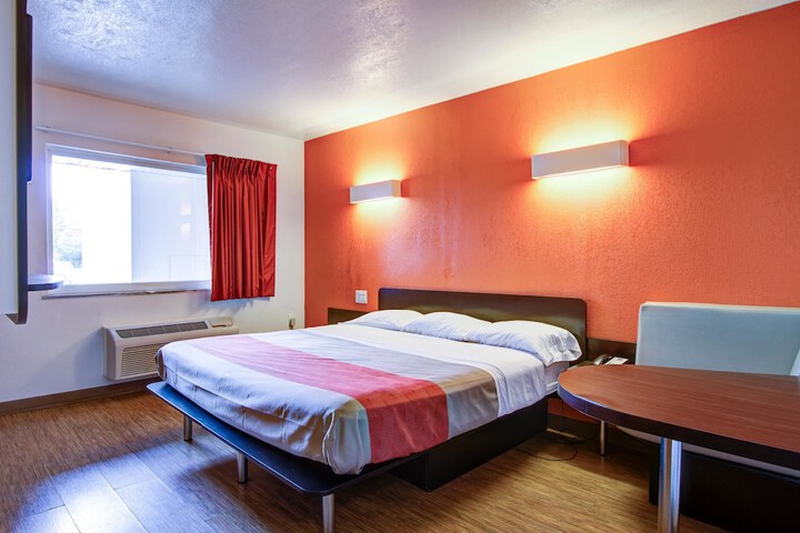 Room 17 of 30