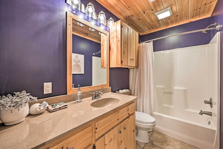 Pet-friendly Grand Lake House w / Dock & Kayaks!