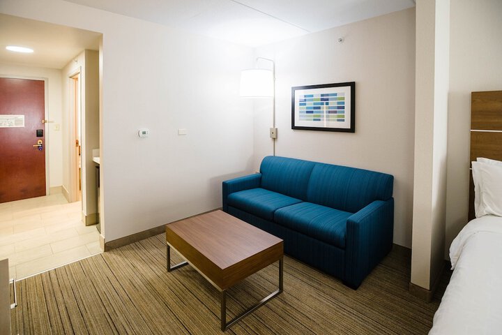 Room 35 of 76