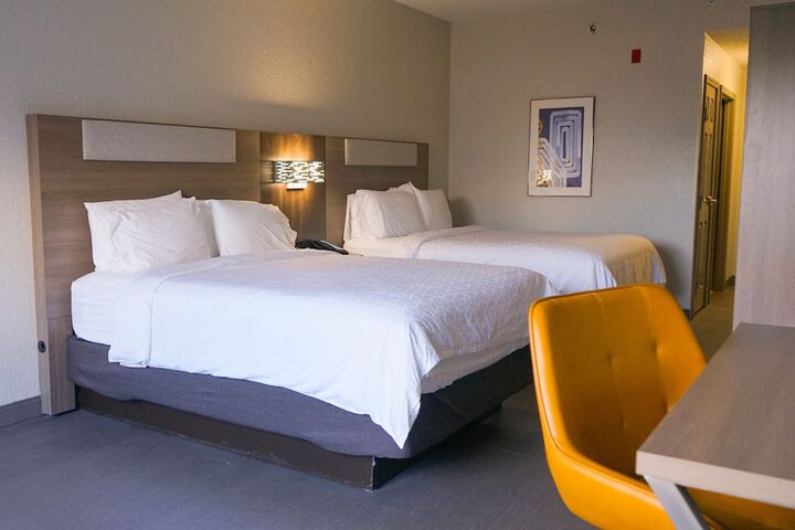 Room 34 of 66