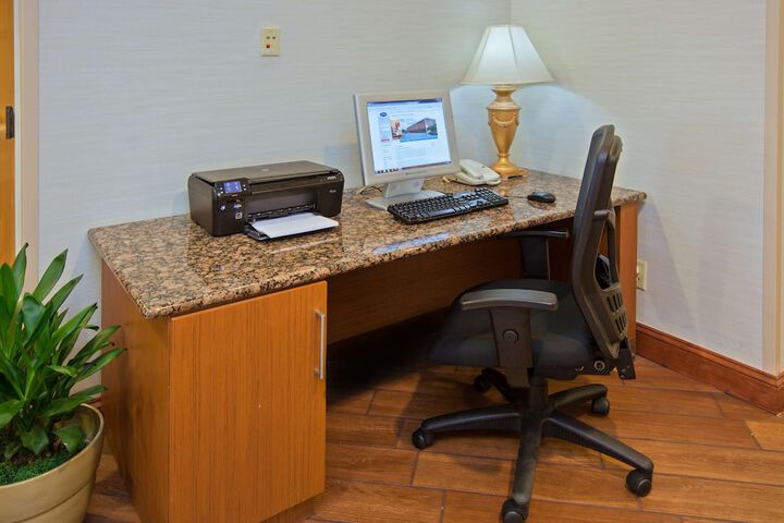 Business Center 29 of 29