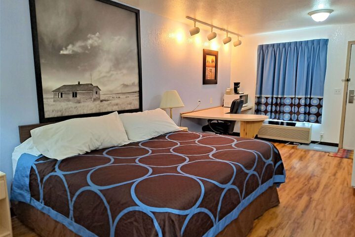 Room 10 of 33
