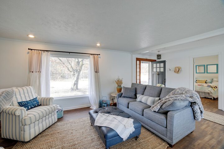 Charming Riverfront Retreat in Monticello!