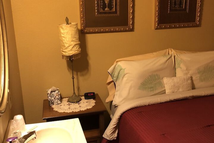 Room 16 of 82