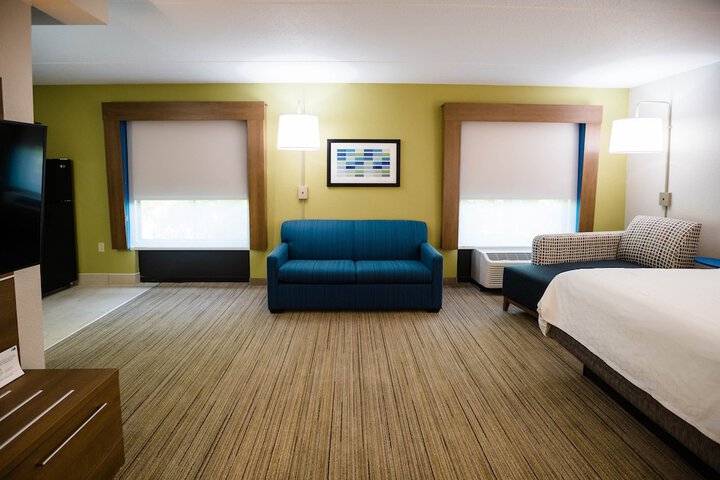 Room 32 of 76