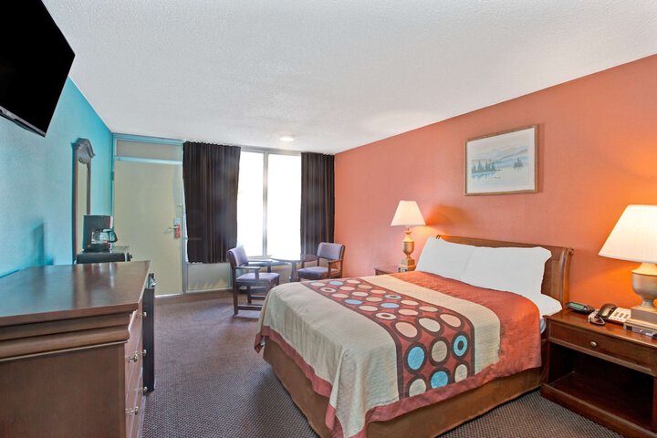 Room 10 of 29