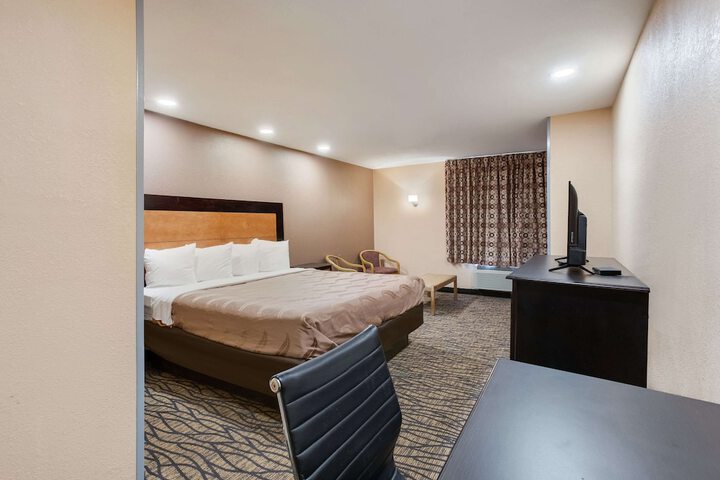 Room 17 of 39