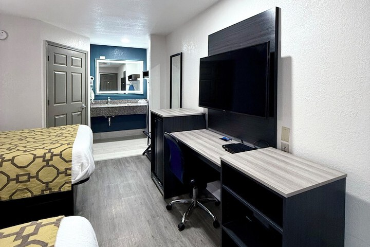 Room 7 of 19
