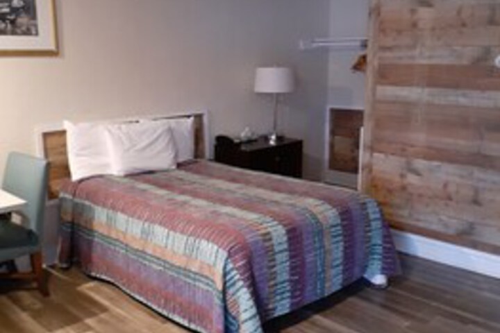 Town Line Motel