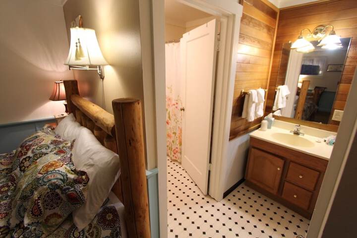 Alexanders Lodge
