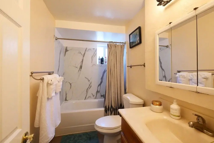 Modern Exquisite 2-bedroom Home in Lafayette