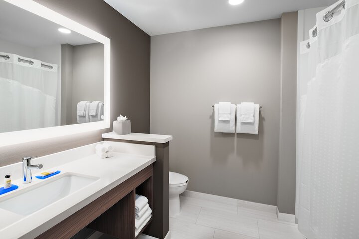 Holiday Inn Express & Suites Lubbock Central - Univ Area by IHG