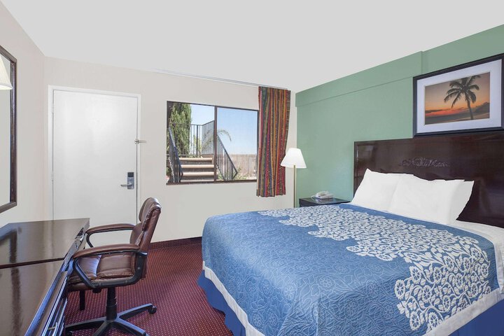 Room 9 of 14