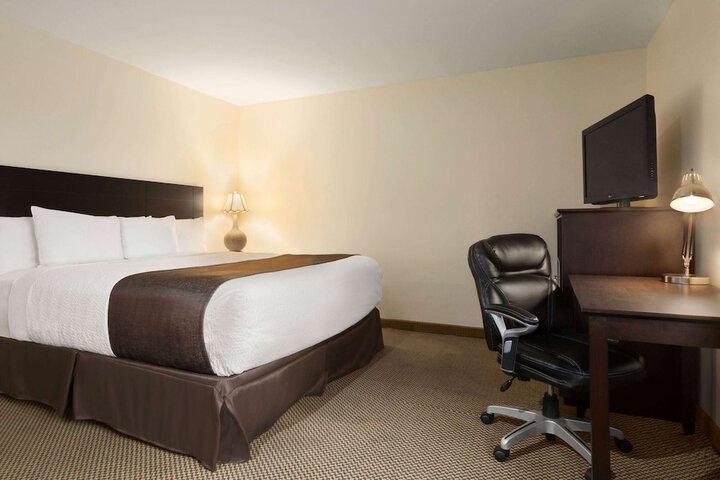 Room 12 of 25