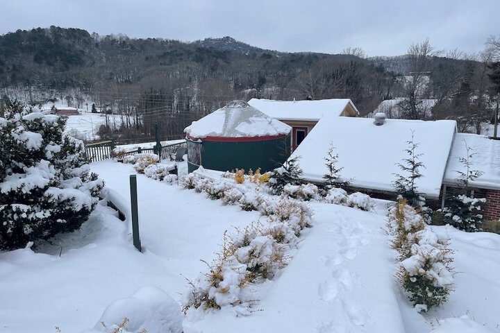 Mountain Aire Cottages Inn & Glamping