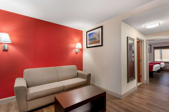 Room 28 of 34