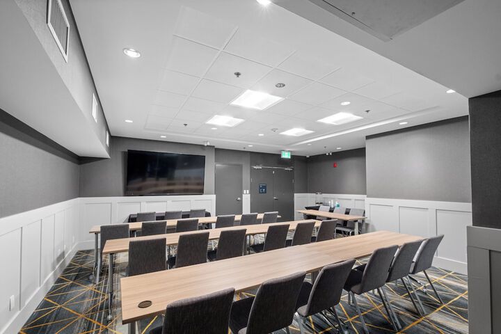 Holiday Inn Hotel & Suites Surrey East Cloverdale by IHG