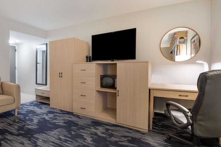 Room 28 of 33