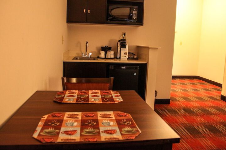 Holiday Inn Express & Suites Cumberland - La Vale by IHG