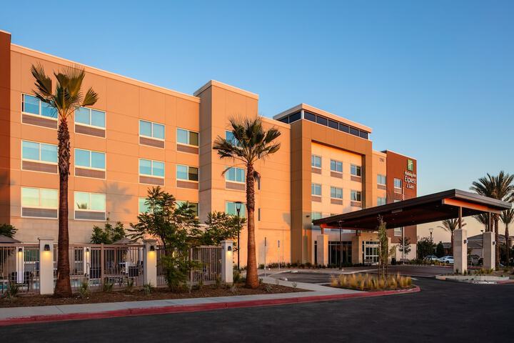 Holiday Inn Express & Suites Moreno Valley - Riverside by IHG