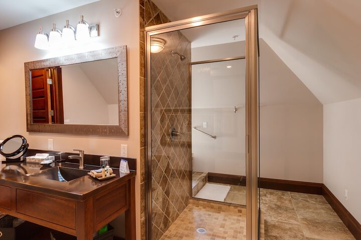 Room 9 of 33